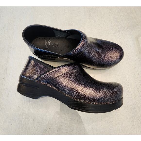 Dansko Shoes - Dansko Women's Clogs Size 39 Textured Leather in Gray